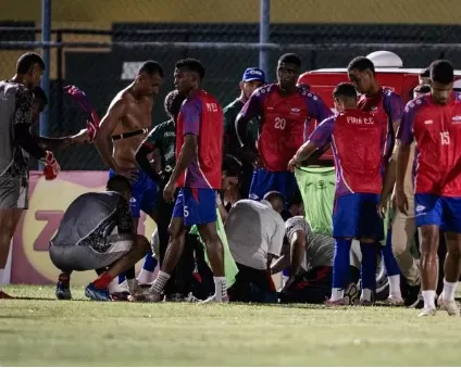 Atacante Islan do time do Piauí tem convulsão durante aquecimento pela Copa do Nordeste.