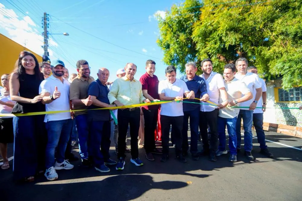 Governador Rafael Fonteles entrega obras de asfalto em Santana do Piauí e Dom Expedito Lopes.