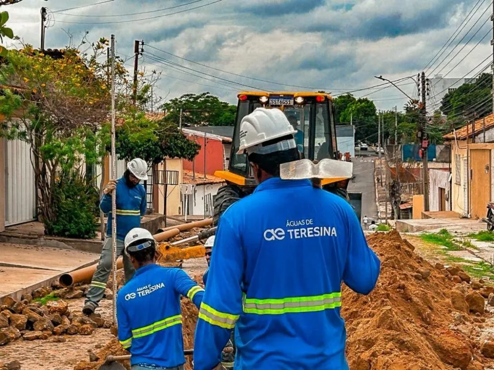 Águas de Teresina amplia rede de esgoto com novas obras em seis bairros da capital.