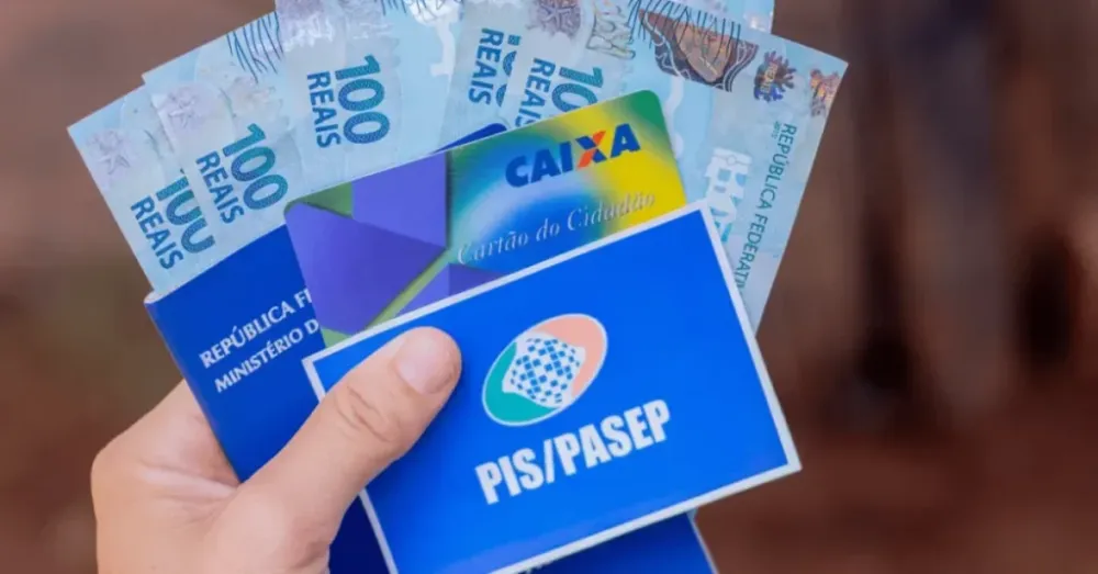 Caixa e Banco do Brasil liberam abono salarial para nascidos em março e abril.