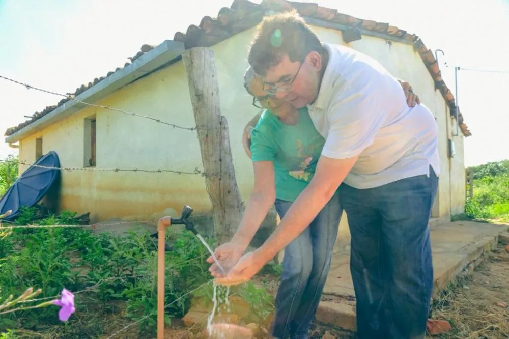 Governador inaugura sistema de abastecimento de água que irá beneficiar 175 famílias em Betânia do Piauí.