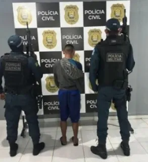 Após ameaçar moradores acusado de matar o pai a facadas é preso novamente.