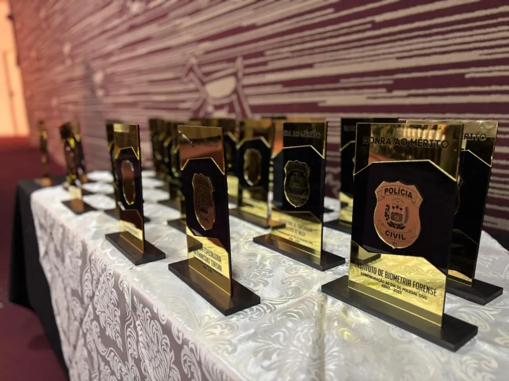 Governo do Estado homenageia policiais, delegados, investigadores e peritos da Polícia Civil em solenidade nesta terça (28).