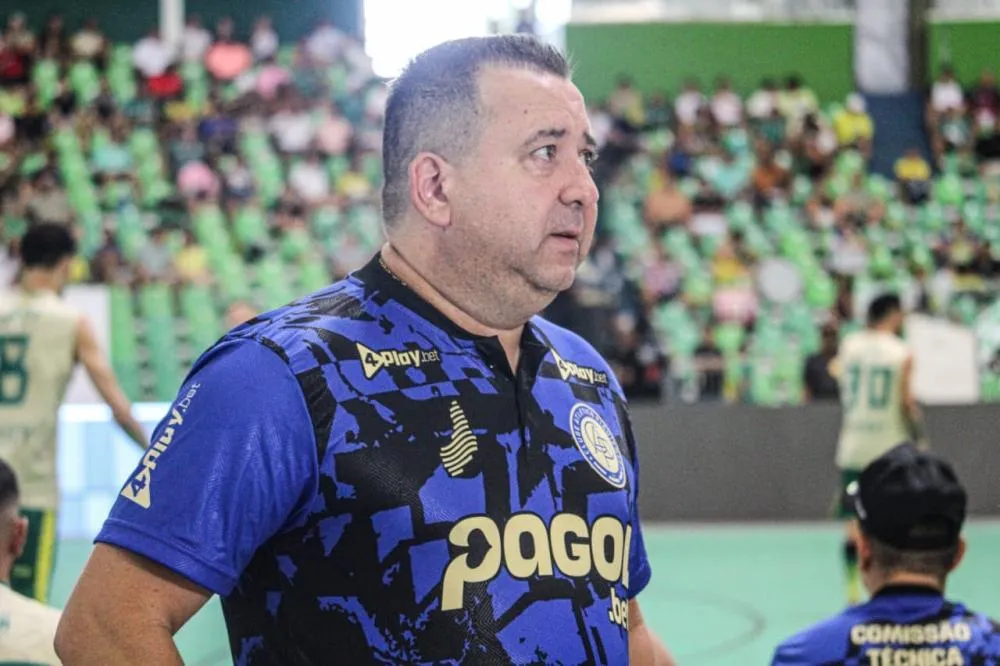 Treinador André Bié deixa o Atlético Piauiense de futsal antes da decisão na Copa do Brasil.