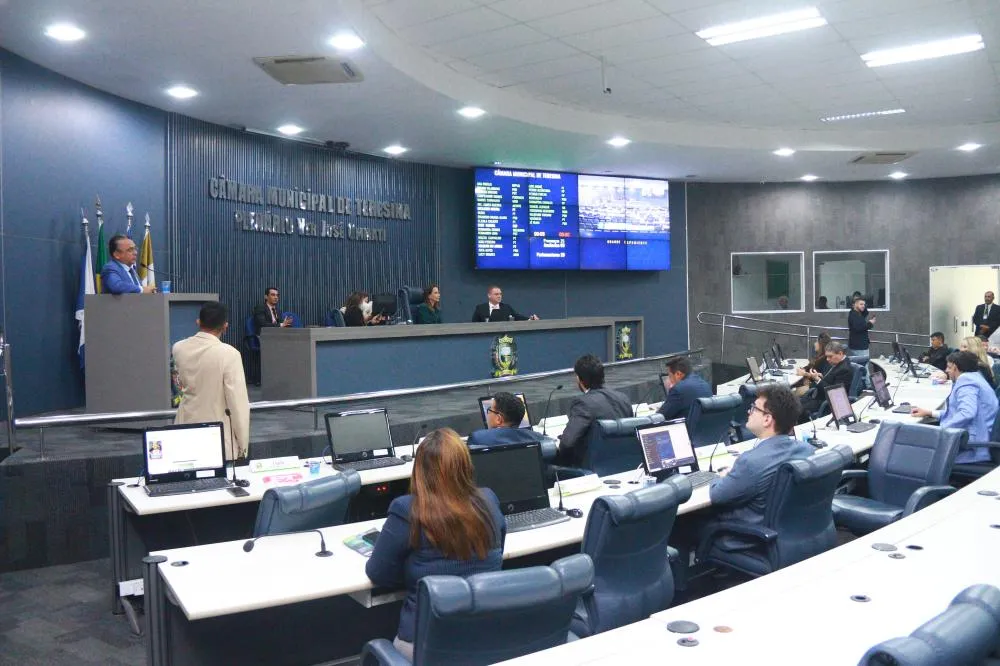 Câmara de Teresina aprova mudança no pagamento do 13º salário dos servidores municipais.