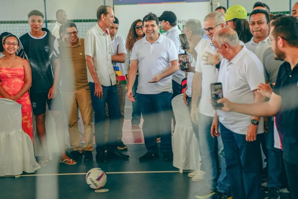  Governador Rafael Fonteles inaugura quadra poliesportiva e anuncia R$ 2,6 milhões em investimentos para o município de Antônio Almeida.