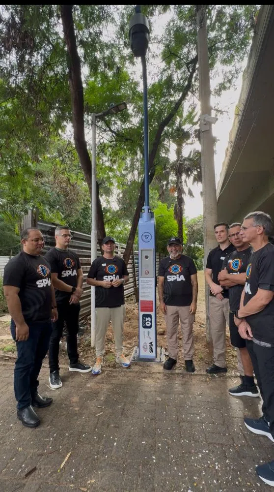 Totem inteligente é instalado na Avenida Marechal Castelo Branco, zona Leste de Teresina.