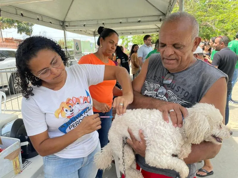 Campanha de vacinação contra a raiva chega às zonas Norte e Leste neste sábado (9).