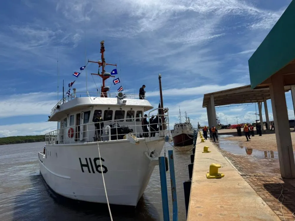 Porto Piauí recebe navio da Marinha do Brasil especializado em pesquisa e coleta de dados.
