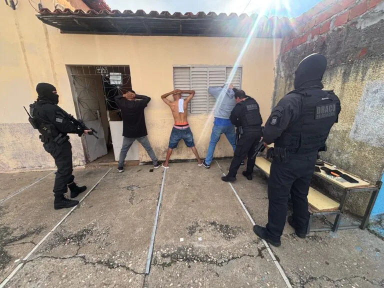 Polícia do Piauí cumpre mandados e prende casal por tráfico de drogas na zona Sudeste de Teresina.