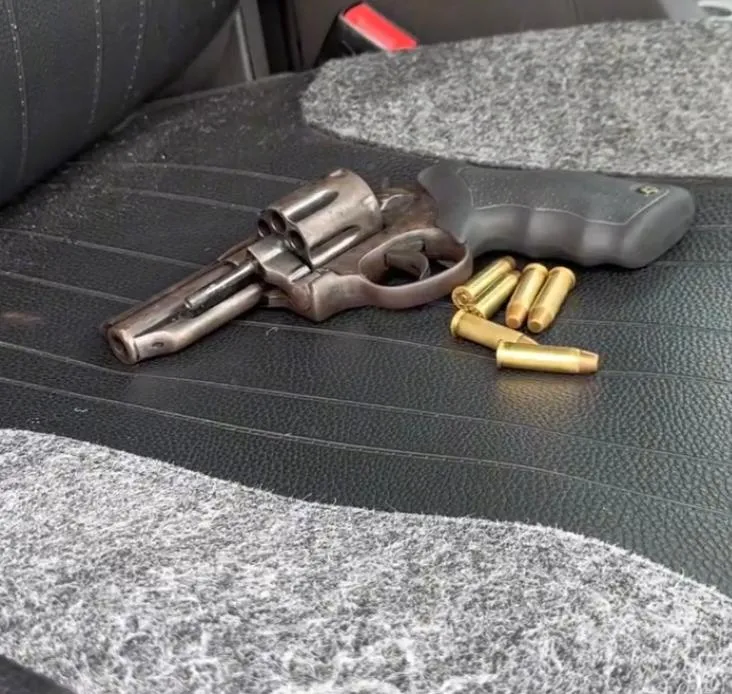 PRF prende motorista por porte ilegal de arma de fogo durante fiscalização em Teresina.