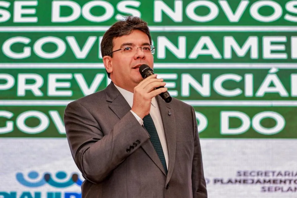 Bancada federal do Piauí protocola solicitação de Rafael Fonteles para zerar taxas sobre energia solar