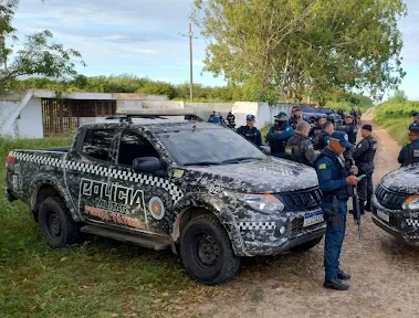 Em Parnaíba, polícia cumpre reintegração de posse em áreas ocupadas irregularmente.
