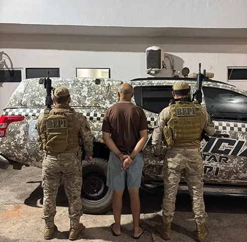 Homem foi preso suspeito pelo crime de stalking, por perseguir e ameaçar mulher há quase 10 anos em Teresina.