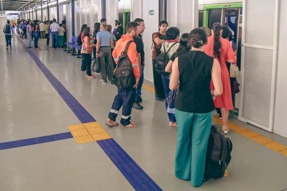 Governo do Piauí oferece metrô gratuito em Teresina e beneficia 8 mil pessoas por dia.