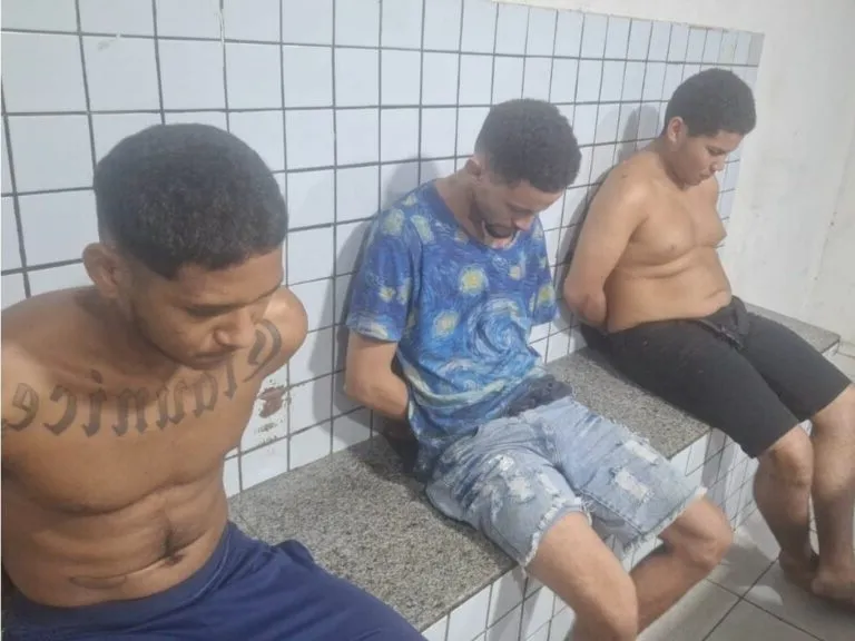 Polícia prende três homens em casa alugada para ser boca de fumo na zona sudeste de Teresina.