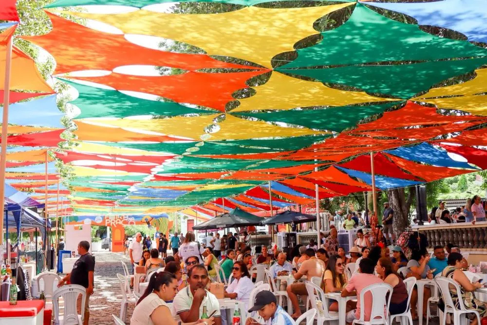 Feira na Praça terá pagode e ação de conscientização do Maio Roxo na Praça Pedro II neste domingo (24).