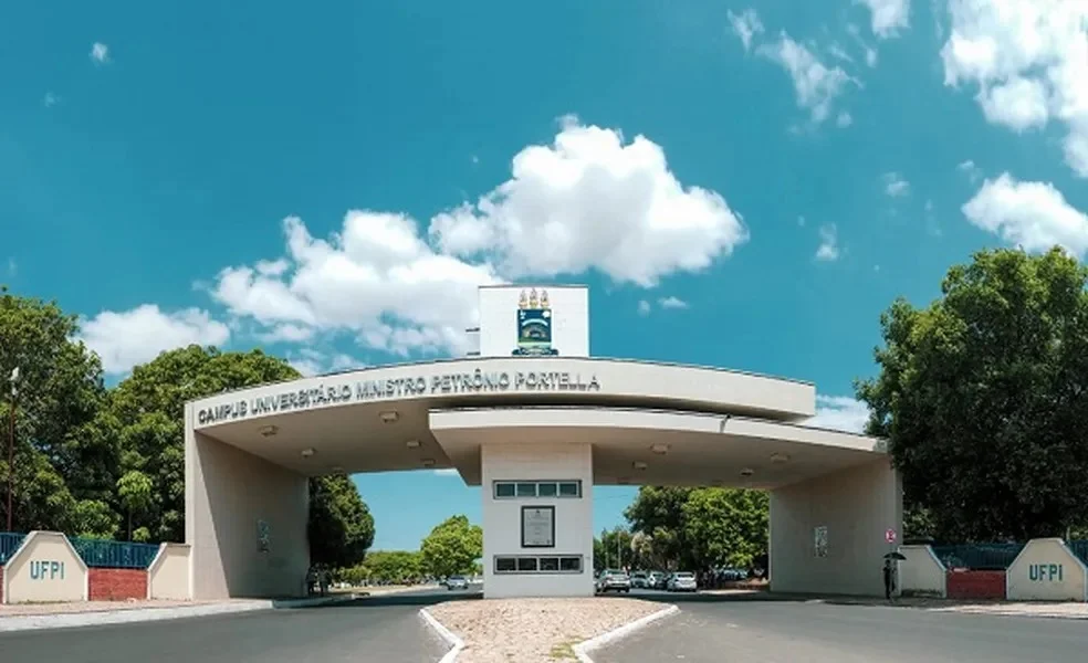 UFPI lança seletivo para professor com salário de até R$ 8 mil; veja o edital.