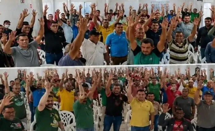 Acordo entre trabalhadores e empresários define reajuste salarial e põe fim a greve do transporte coletivo de Teresina.