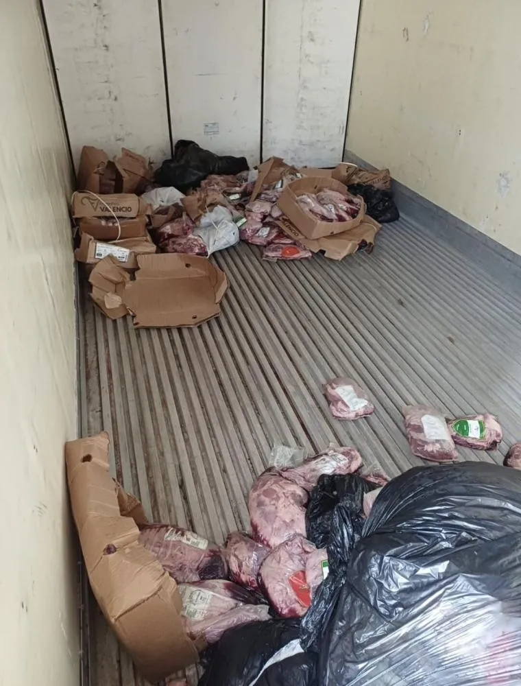 Adapi e PRF apreendem carga de carne vencida e sem refrigeração na BR-316 no Piauí.