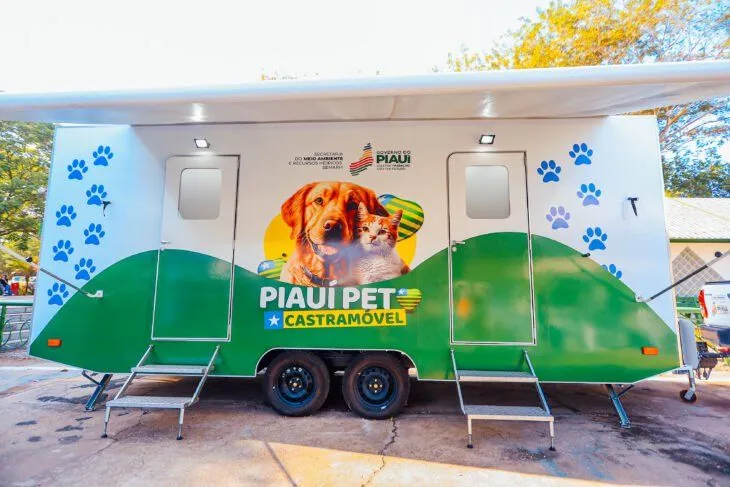 Castramóvel chega ao bairro Saci e reforça ações de controle populacional de animais em Teresina.