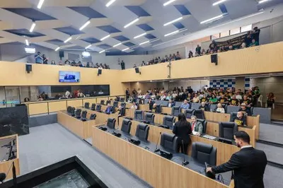 Alepi aprova empréstimos novos de R$ 395 milhões e altera lei de empréstimo de R$ 4,98 bilhões.