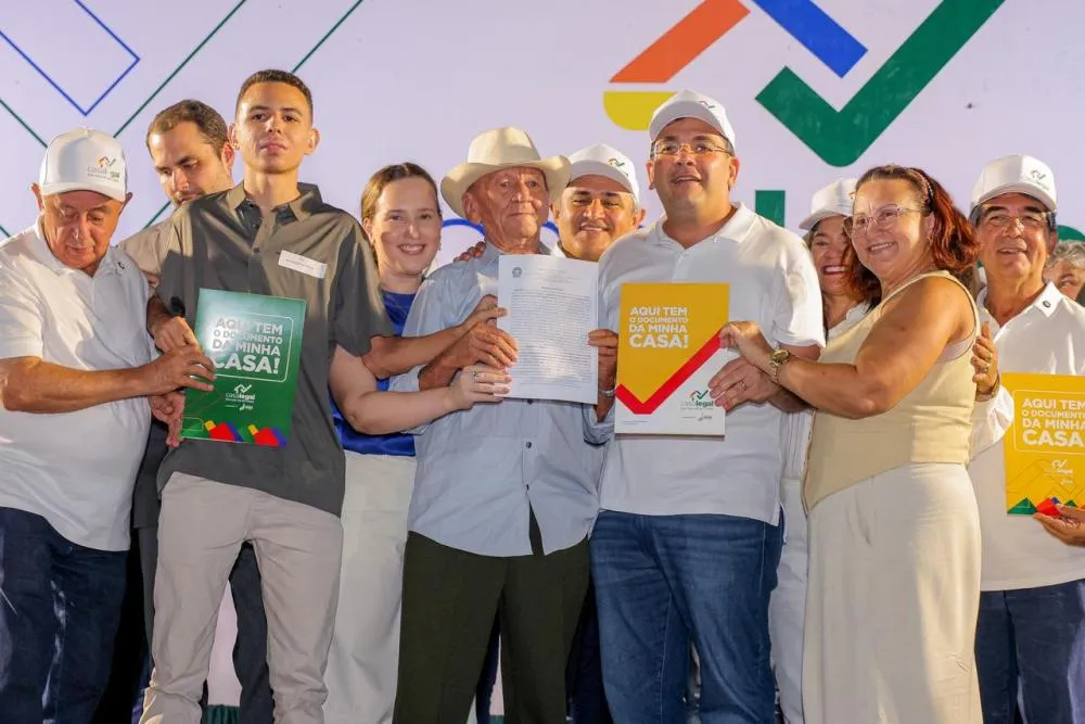 Governador Rafael Fonteles entrega mais de mil registros em Novo Santo Antônio, que passa a ter 100% de imóveis urbanos regularizados.