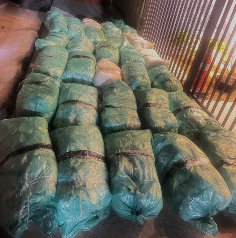 PRF apreende cerca de 320 kg de maconha após acidente de trânsito na BR-020, no Piauí.