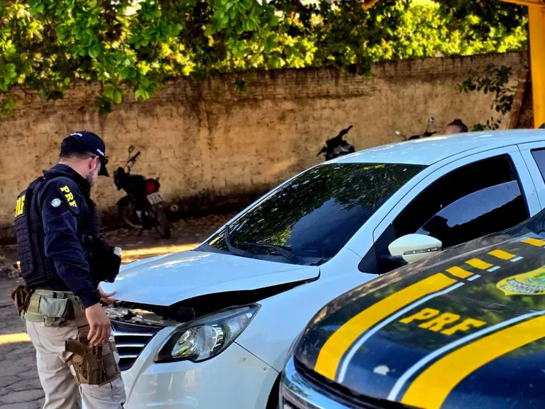 PRF recupera 3 veículos adulterados e identifica documentos falsos em menos de 24 horas no Piauí.