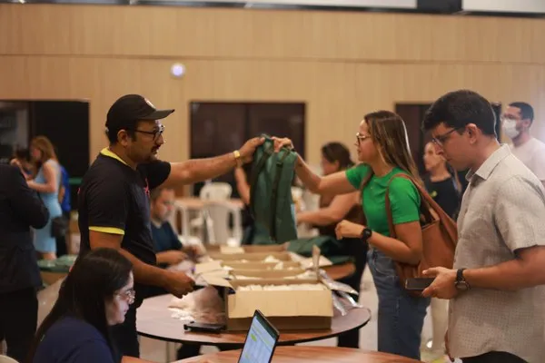 Atletas começam a receber os kits da 2ª Corrida Alepi.