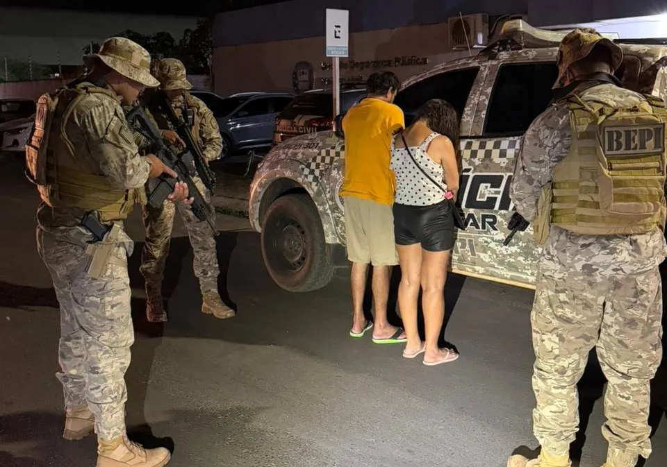 Casal é preso suspeito de tráfico de drogas e associação para o tráfico no bairro Passagem das Pedras em Picos.