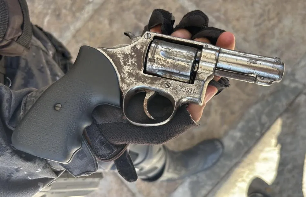 Polícia prende suspeitos de roubos de ouro com arma de fogo na zona Leste de Teresina.
