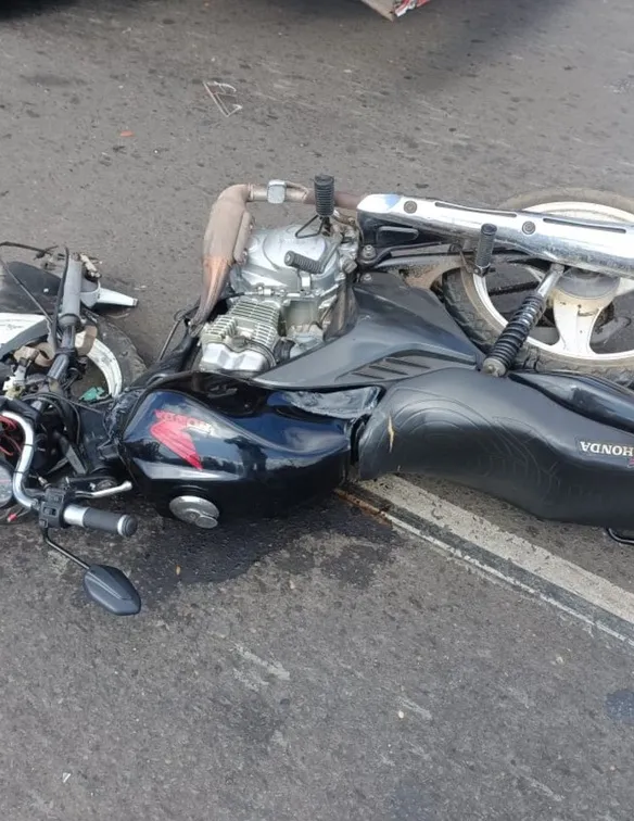 Motociclista é arremessada para fora da pista após manobra imprudente de caminhão na BR-316, em Teresina.
