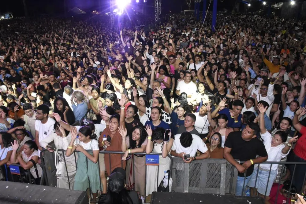 Milhares de pessoas participaram, na noite dessa sexta-feira (5), da primeira edição do Festival Louvor a Jesus em Teresina.