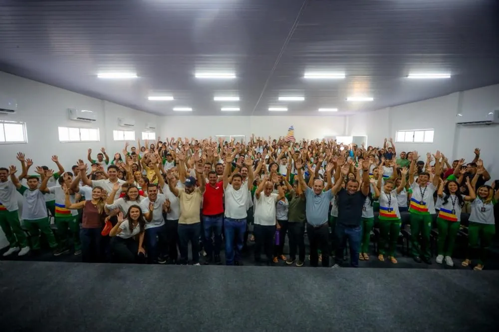 Governador Rafael Fonteles entrega reforma de escola de Tempo Integral e inaugura orla em Lagoa de São Francisco.