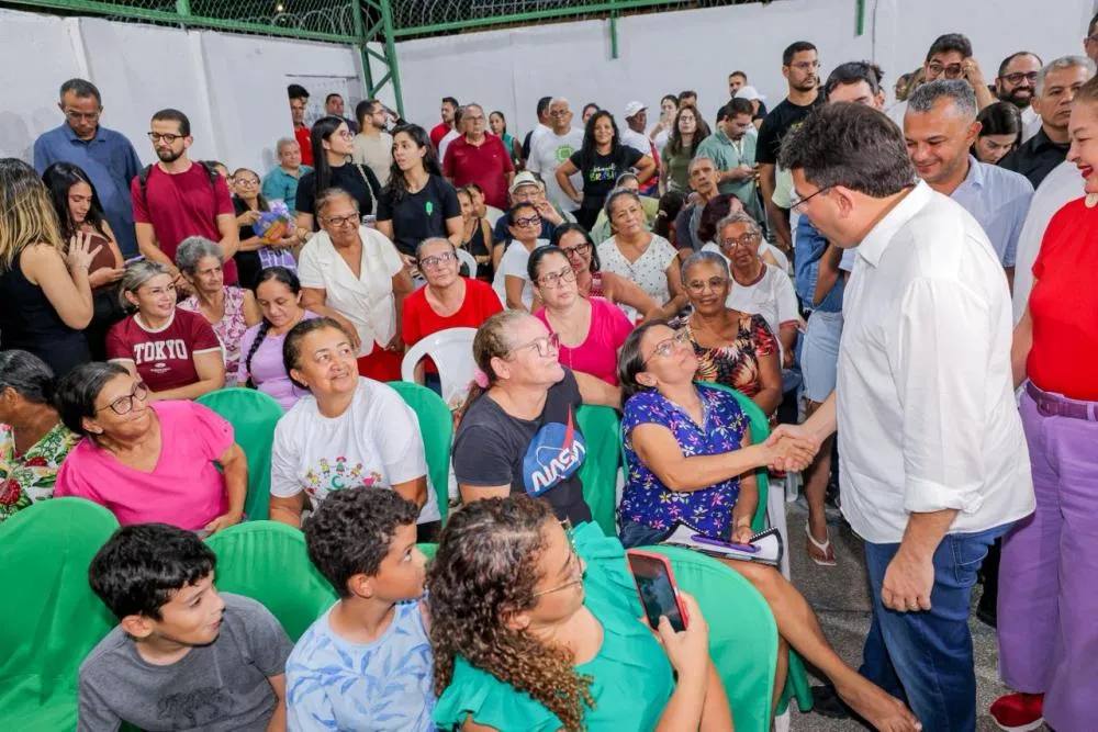 Governador Rafael Fonteles entrega 867 registros de imóveis na zona sudeste de Teresina, somando mais de 13,5 mil na região.