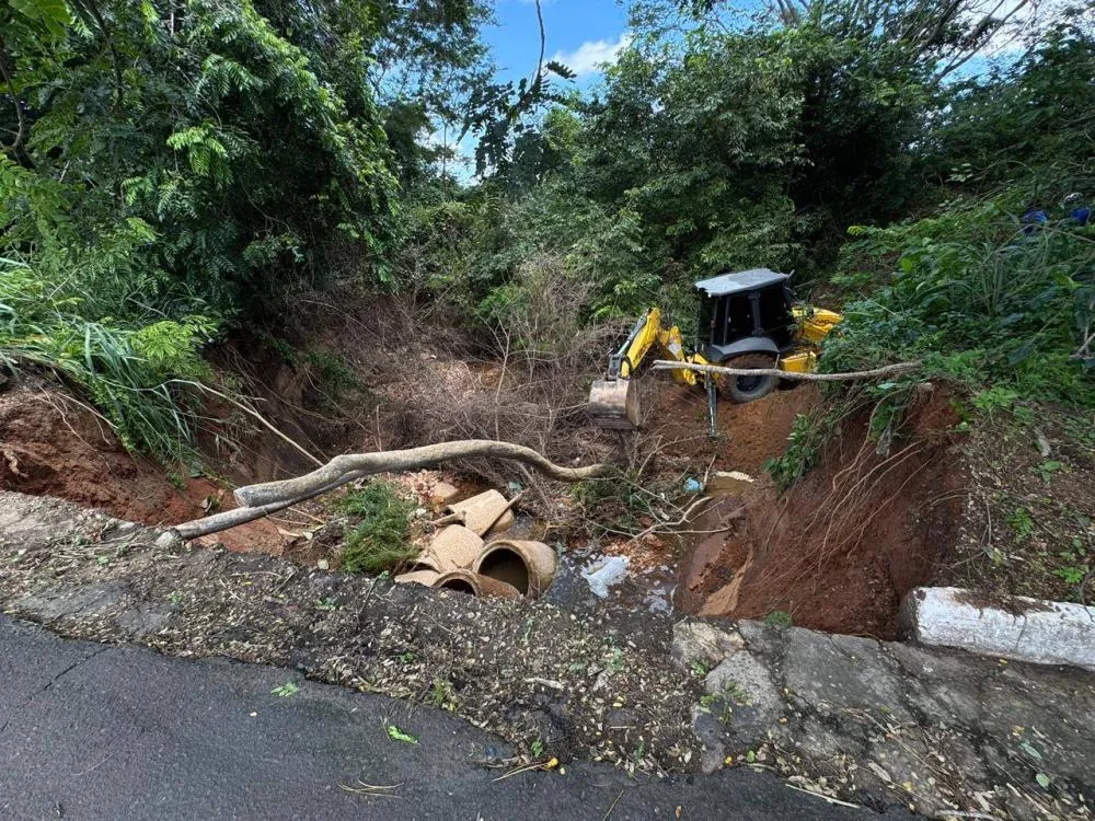 Após grande erosão a prefeitura de Teresina fez intervenção emergencial na margem da Avenida Maranhão.
